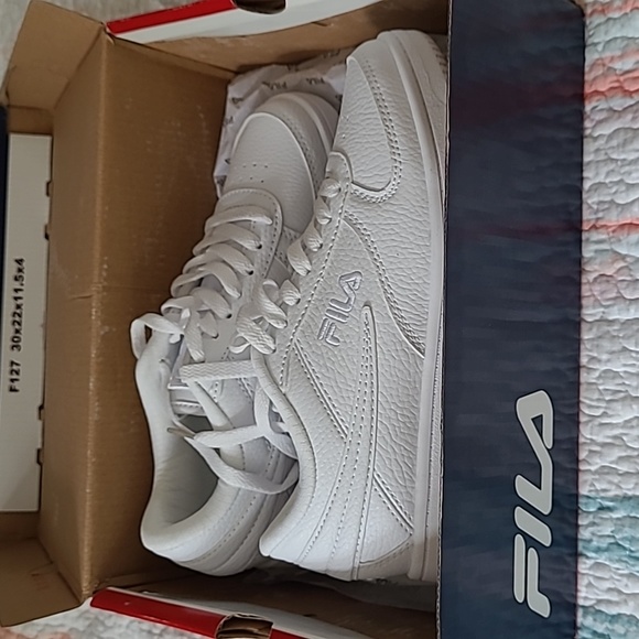 Fila Shoes - Fila brand new white sneakers